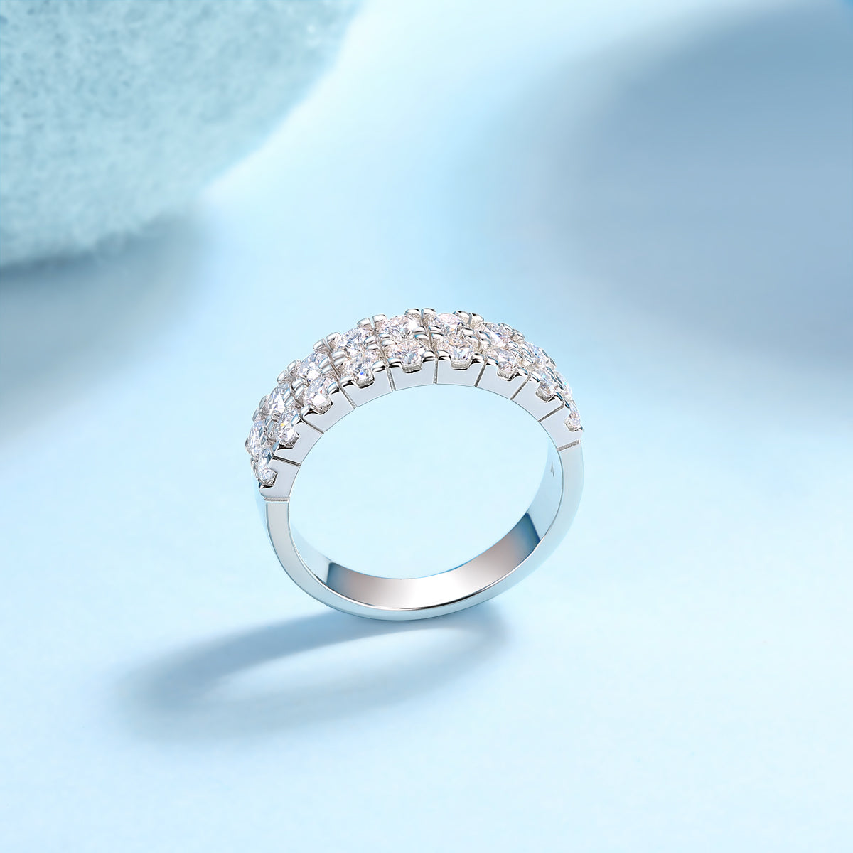 Bague en argent sterling S925 avec moissanite – Bague élégante et légère pour femme. Scintillement tendance, effet diamant, hypoallergénique et résistante au ternissement. Design unique, idéal pour un cadeau d'amour ou pour se faire plaisir.