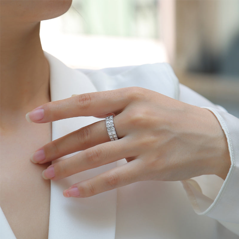 Bague en argent sterling S925 avec moissanite – Bague élégante et légère pour femme. Scintillement tendance, effet diamant, hypoallergénique et résistante au ternissement. Design unique, idéal pour un cadeau d'amour ou pour se faire plaisir.