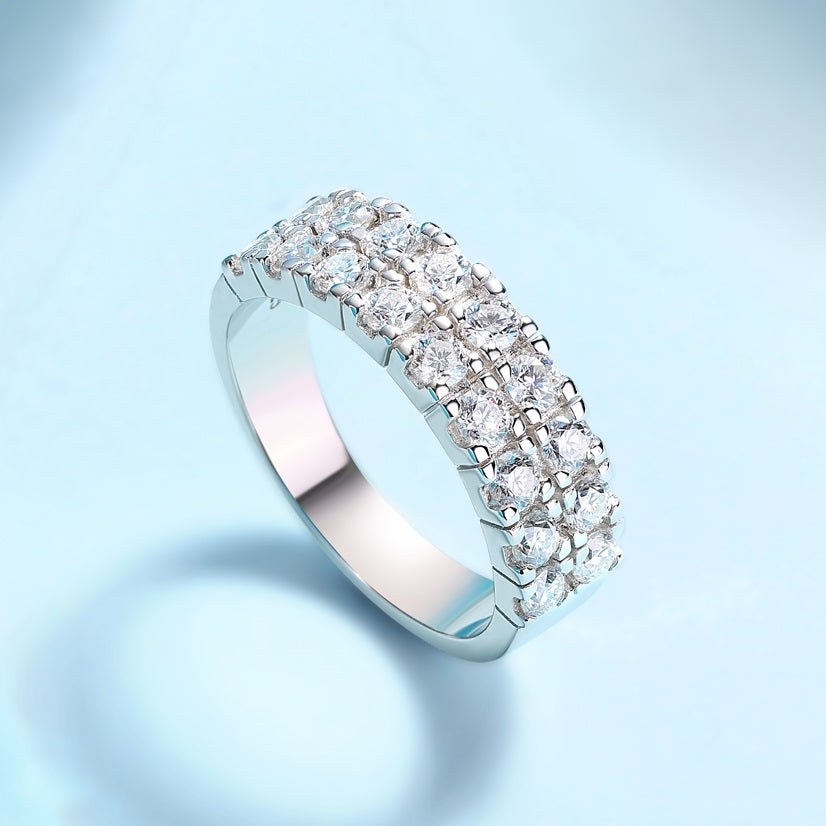Bague en argent sterling S925 avec moissanite – Bague élégante et légère pour femme. Scintillement tendance, effet diamant, hypoallergénique et résistante au ternissement. Design unique, idéal pour un cadeau d'amour ou pour se faire plaisir.