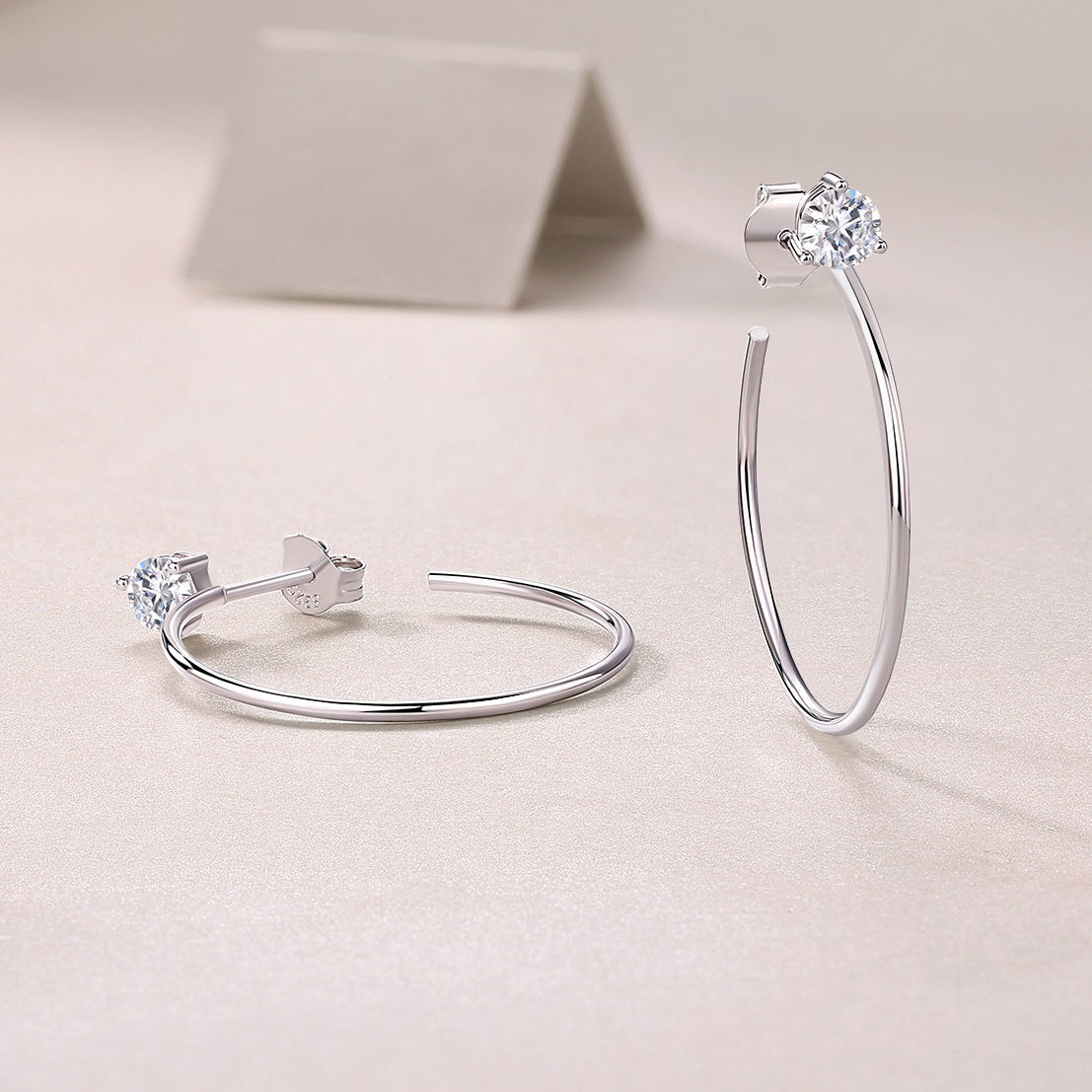 Boucles d'oreilles créoles Graceful Afternoon en moissanite - 0,3 ct*2, argent S925 plaqué or blanc 18 carats, taille 3EX, couleur D, créoles légères (2,6 g)